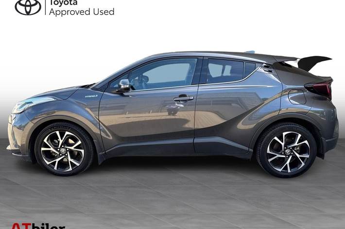 Grå Toyota C-HR fra 2021