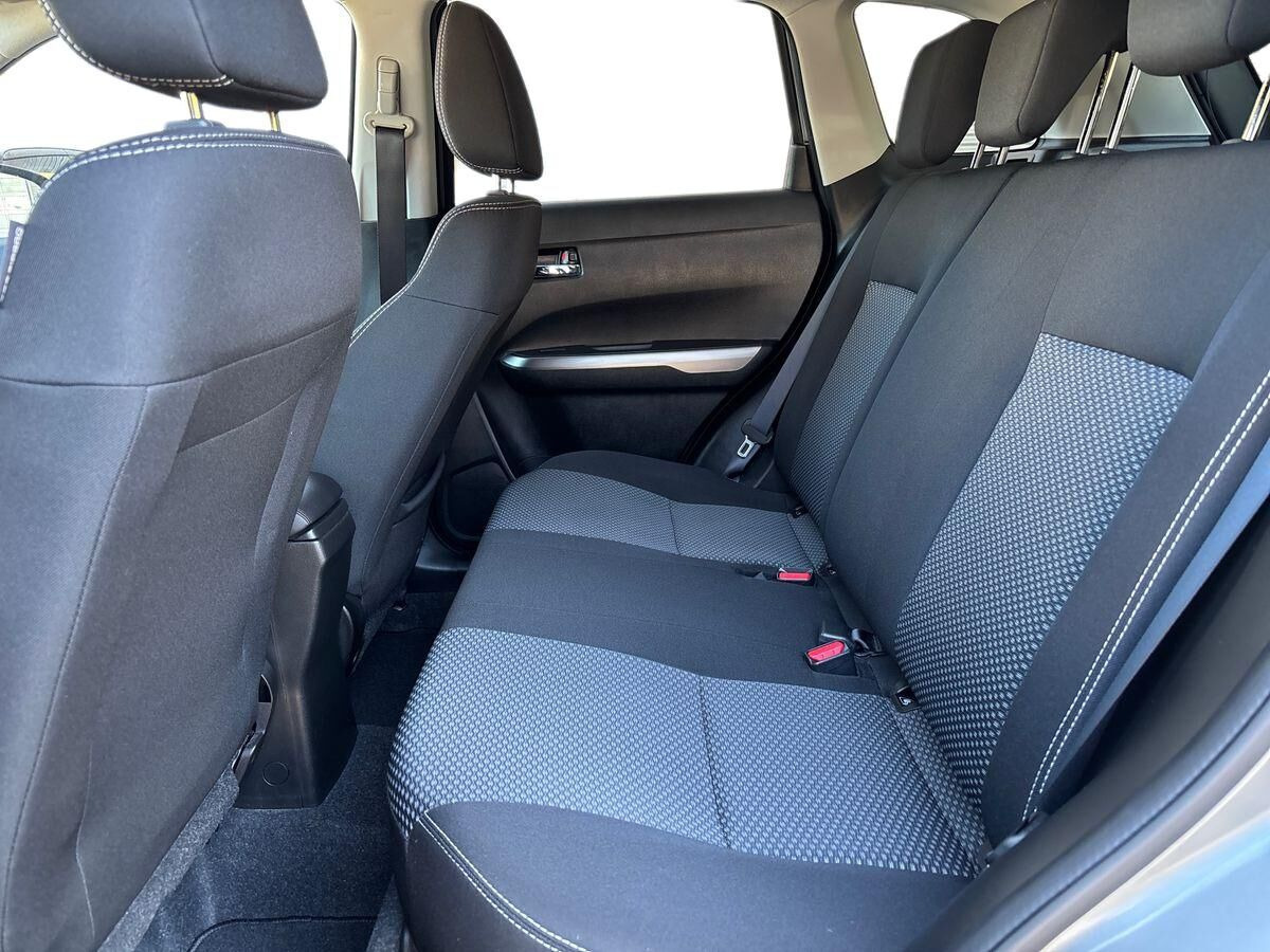 Sort Suzuki Vitara fra 2019