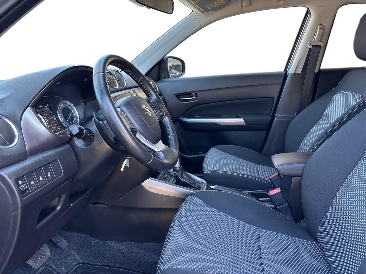 Sort Suzuki Vitara fra 2019