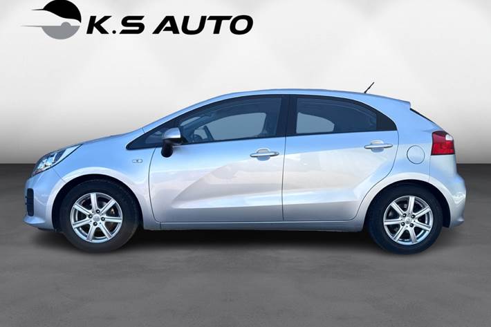 Sølv Kia Rio fra 2015