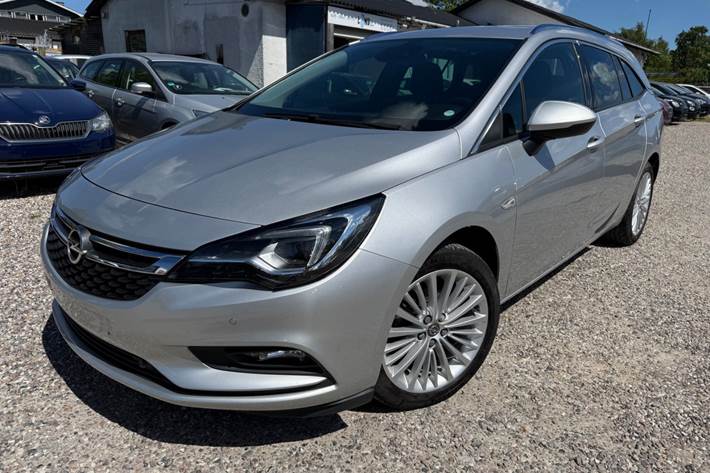 Sølv Opel Astra fra 2018