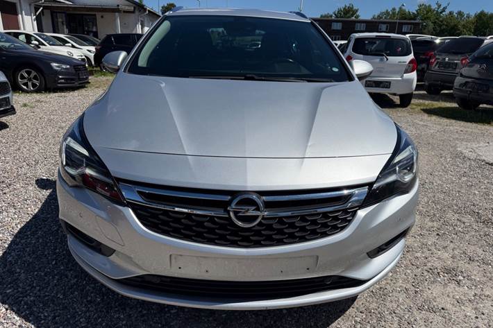 Sølv Opel Astra fra 2018