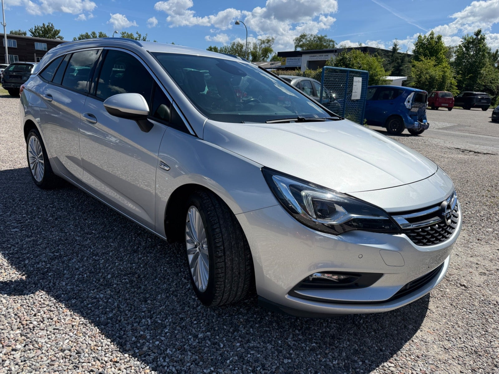 Sølv Opel Astra fra 2018