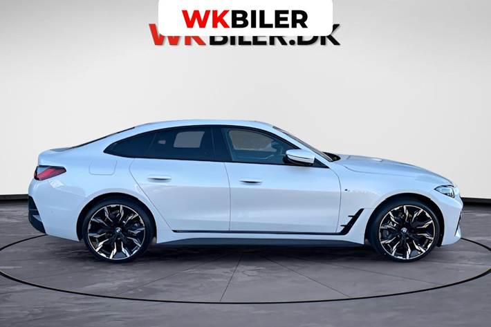 Hvid BMW i4 fra 2024