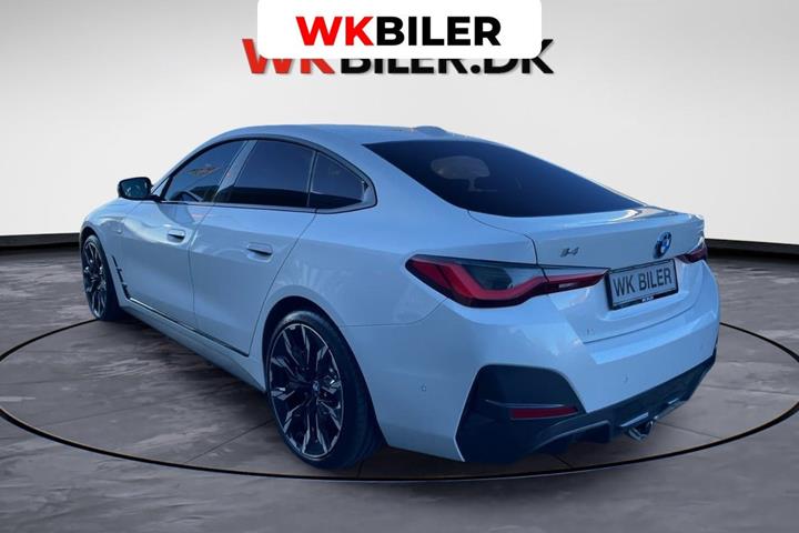 Hvid BMW i4 fra 2024
