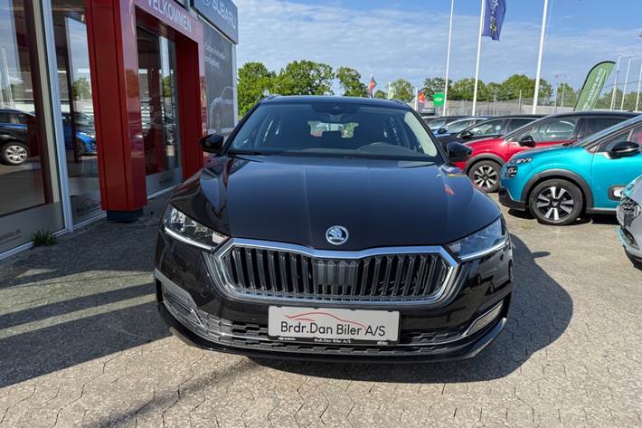 Sort Skoda Octavia fra 2024