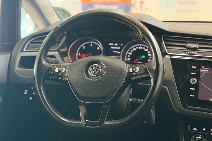 Hvid VW Touran fra 2019