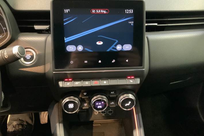 Rød Renault Clio V fra 2019