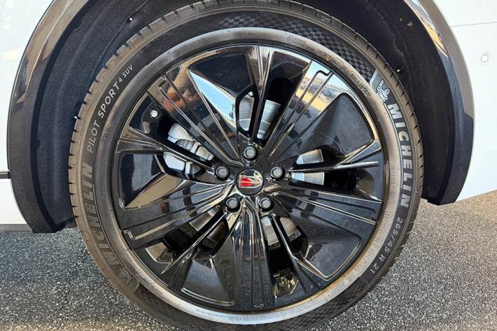 Hvid Hongqi E-HS9 fra 2025