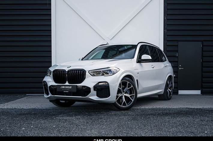 Gul BMW X5 fra 2021