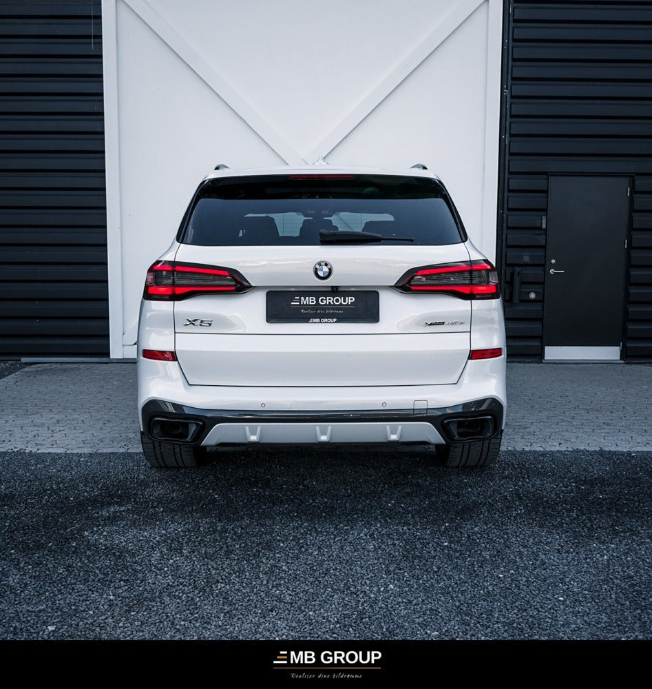 Gul BMW X5 fra 2021