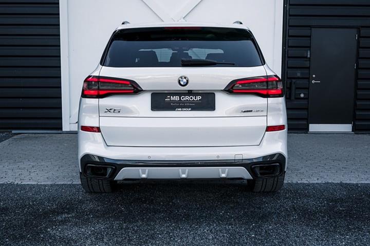 Gul BMW X5 fra 2021