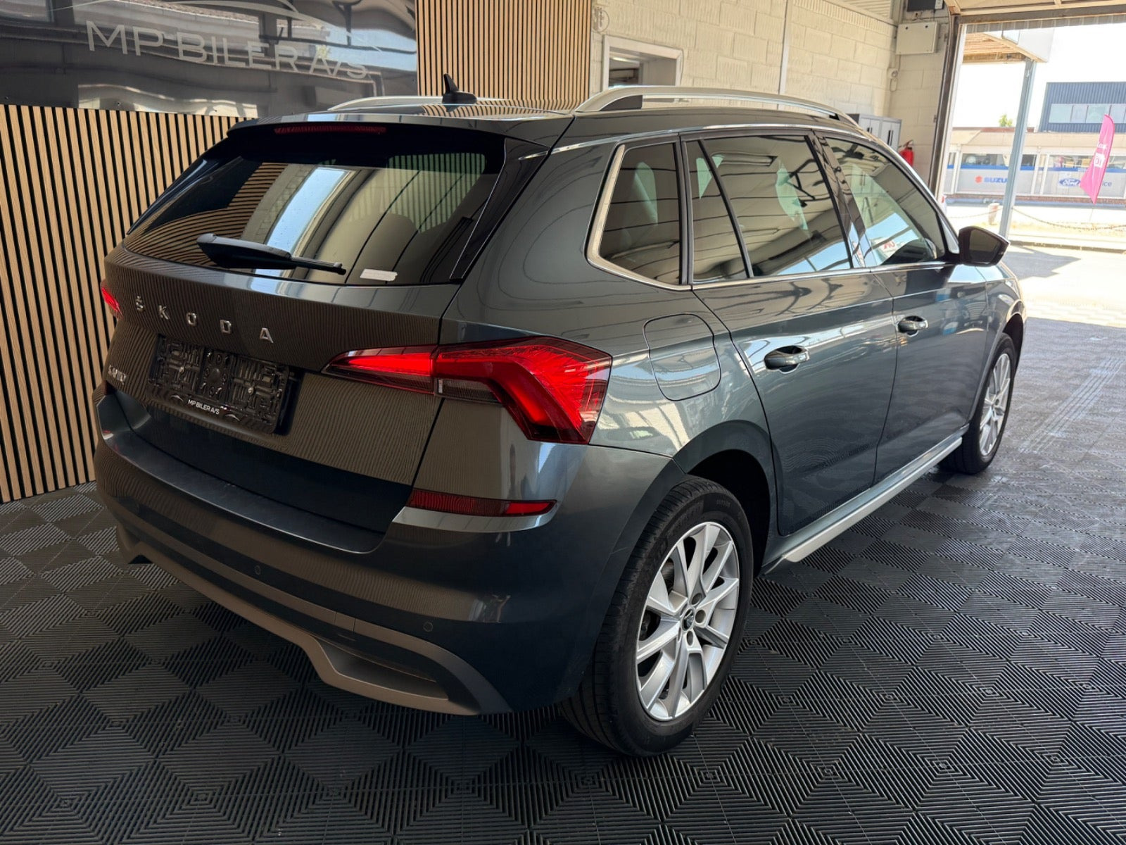 Grå Skoda Kamiq fra 2021