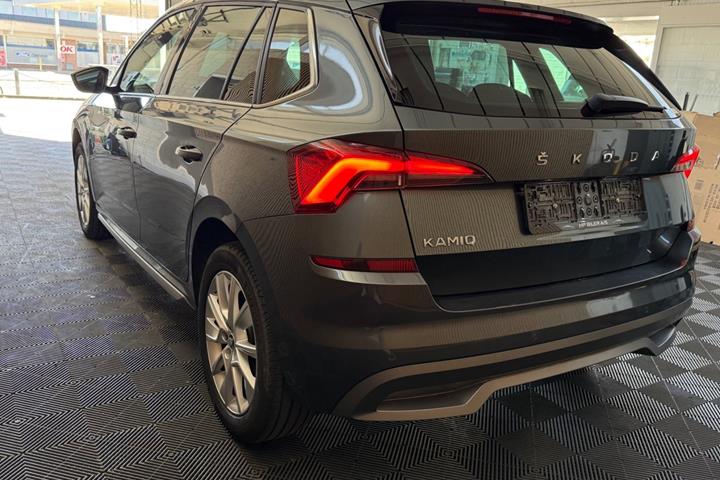 Grå Skoda Kamiq fra 2021