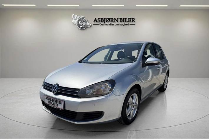 Sølv VW Golf VI fra 2010 set udefra
