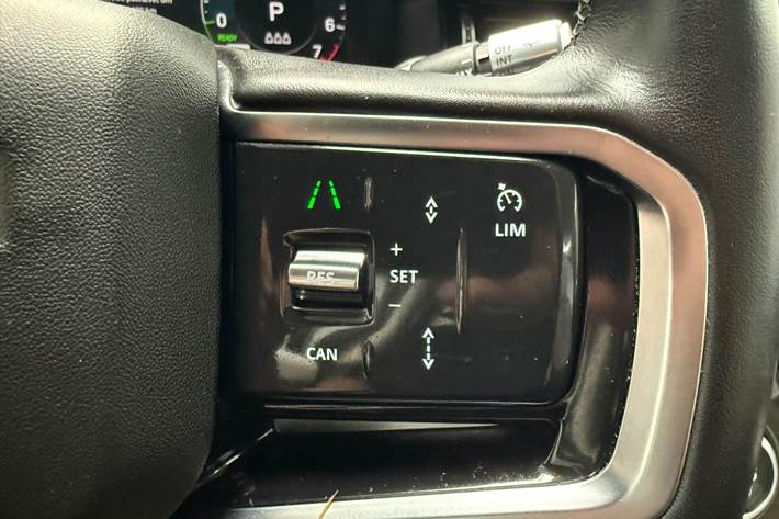 Grå Land Rover Discovery Sport fra 2021
