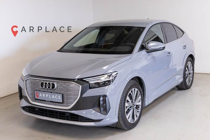 Grå Audi Q4 e-tron fra 2023