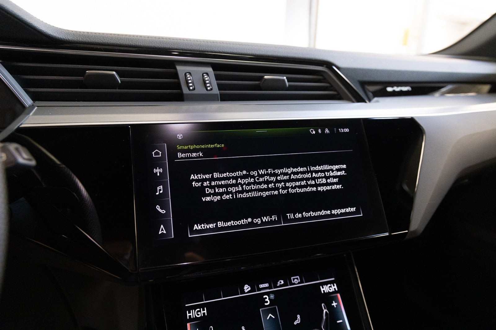 Blå Audi e-tron fra 2023