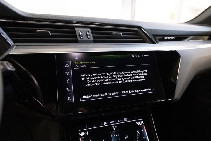 Blå Audi e-tron fra 2023