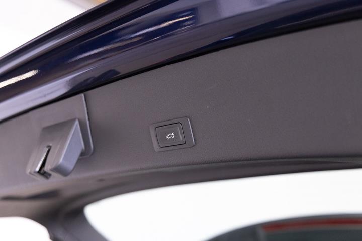 Blå Audi e-tron fra 2023