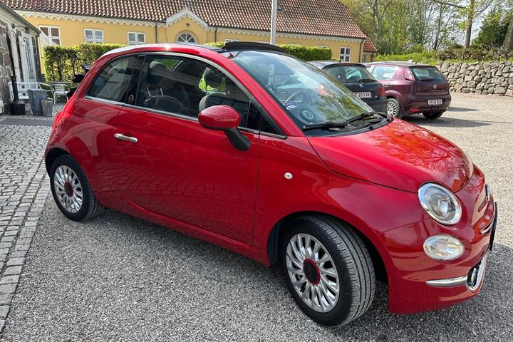 Rød Fiat 500C fra 2022