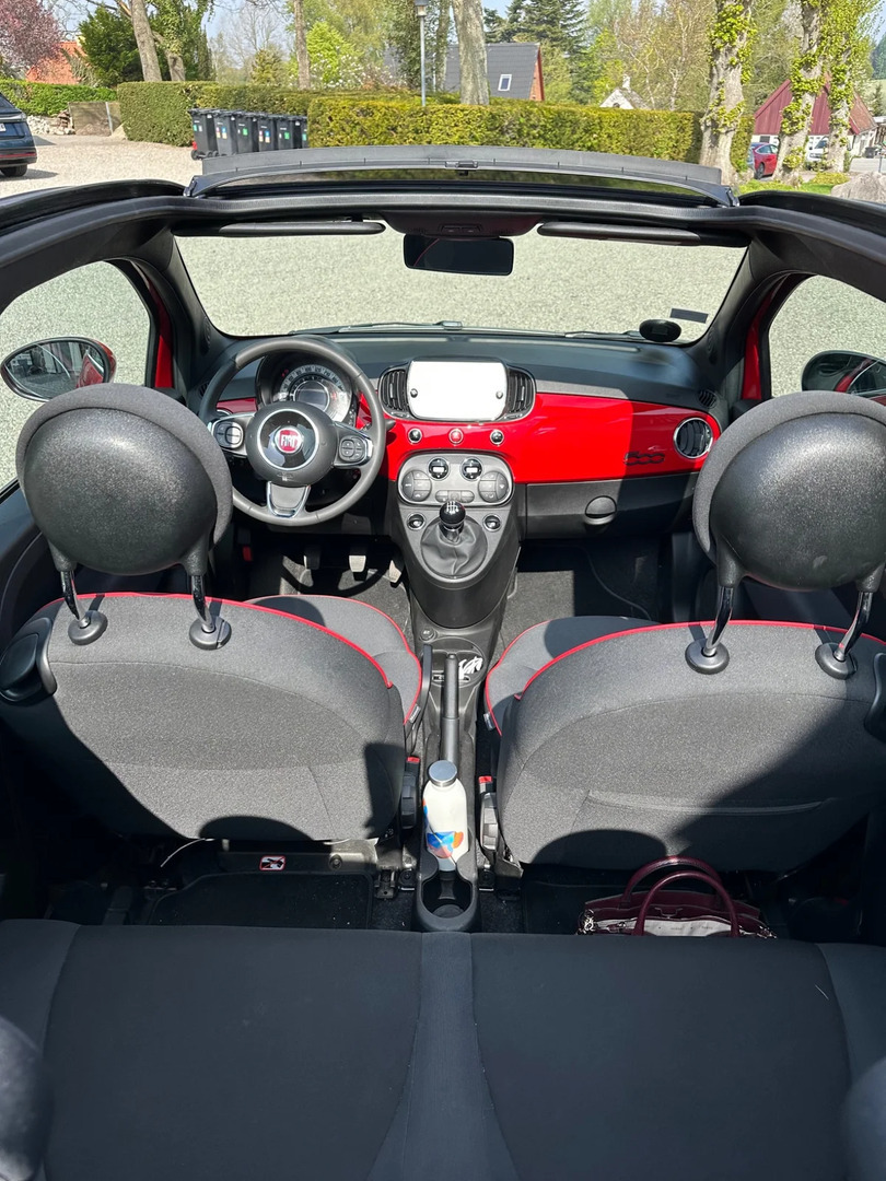 Rød Fiat 500C fra 2022