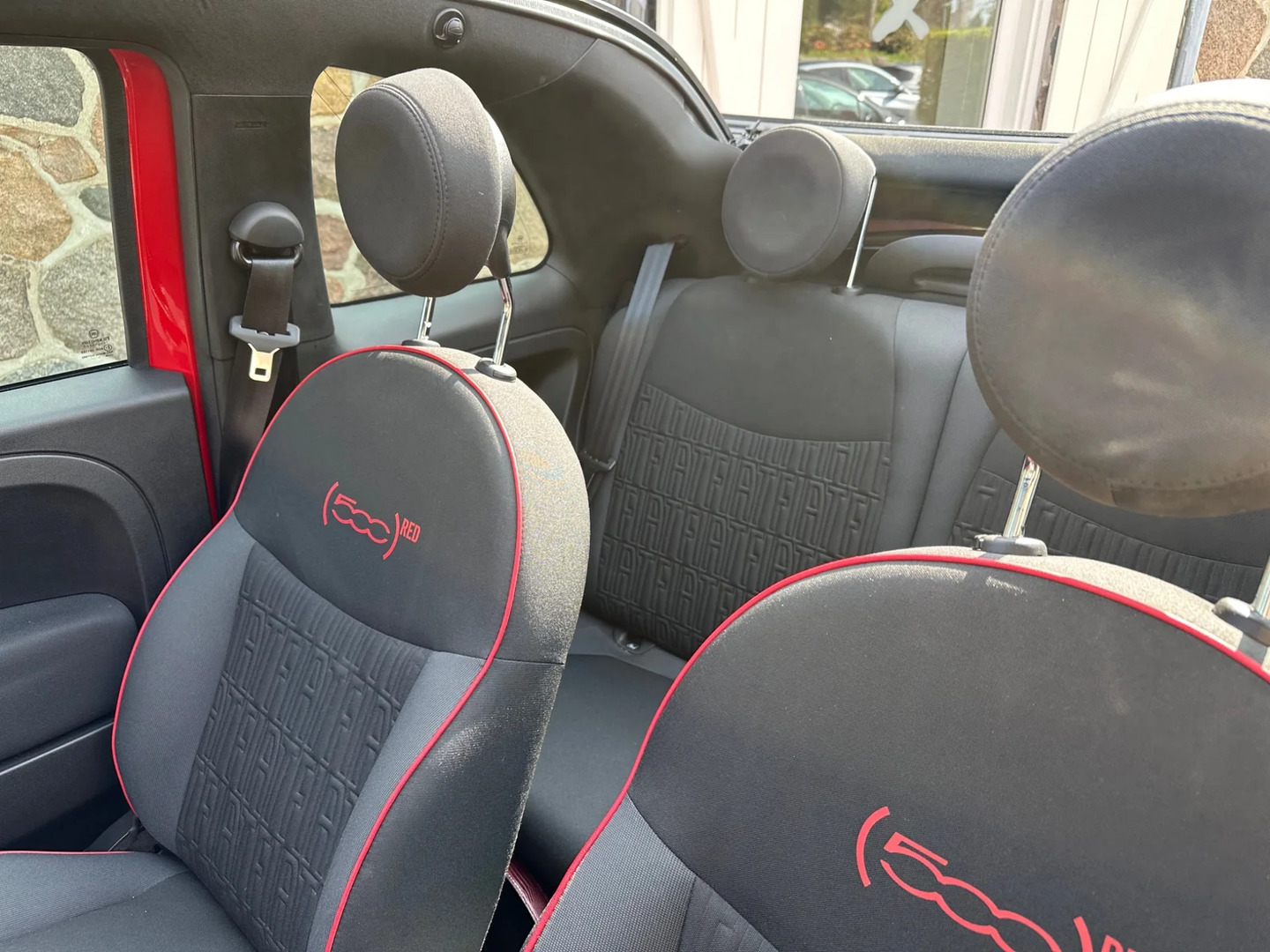 Rød Fiat 500C fra 2022