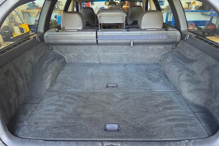 Gul Volvo V70 fra 2005