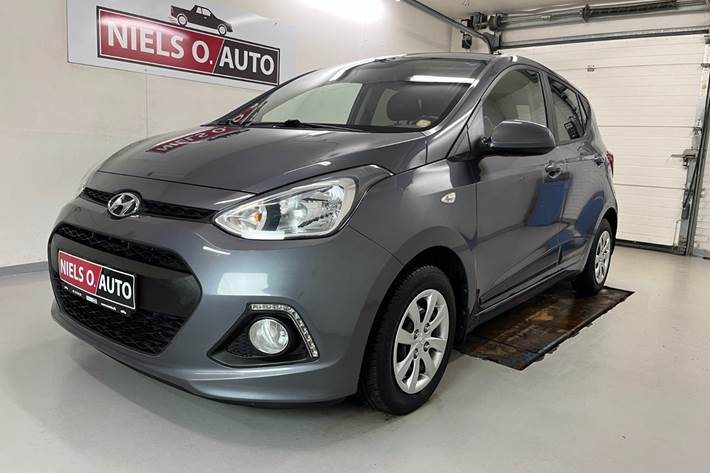 Grå Hyundai i10 fra 2016