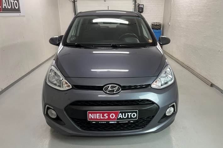 Grå Hyundai i10 fra 2016