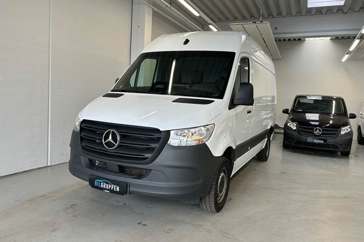 Hvid Mercedes Sprinter 317 fra 2024