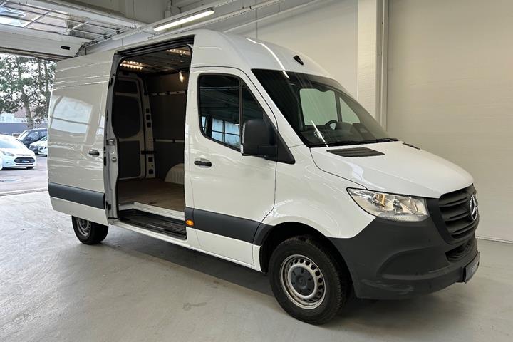 Hvid Mercedes Sprinter 317 fra 2024