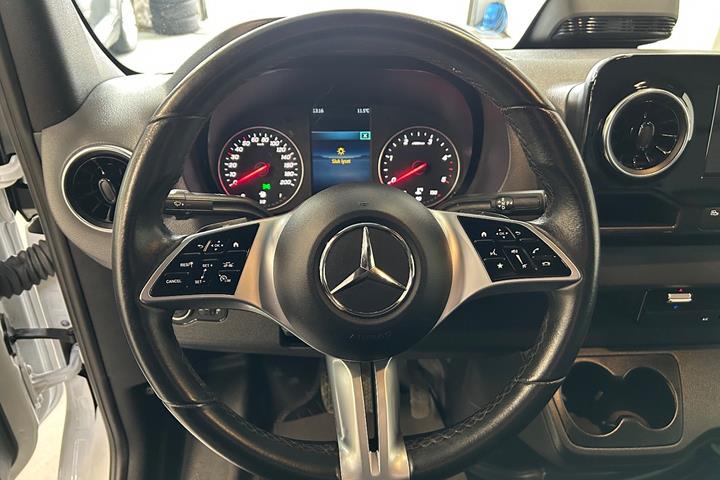 Hvid Mercedes Sprinter 317 fra 2024