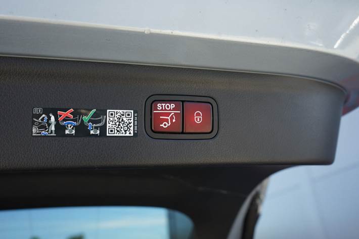Sølv Mercedes EQE350 SUV fra 2025