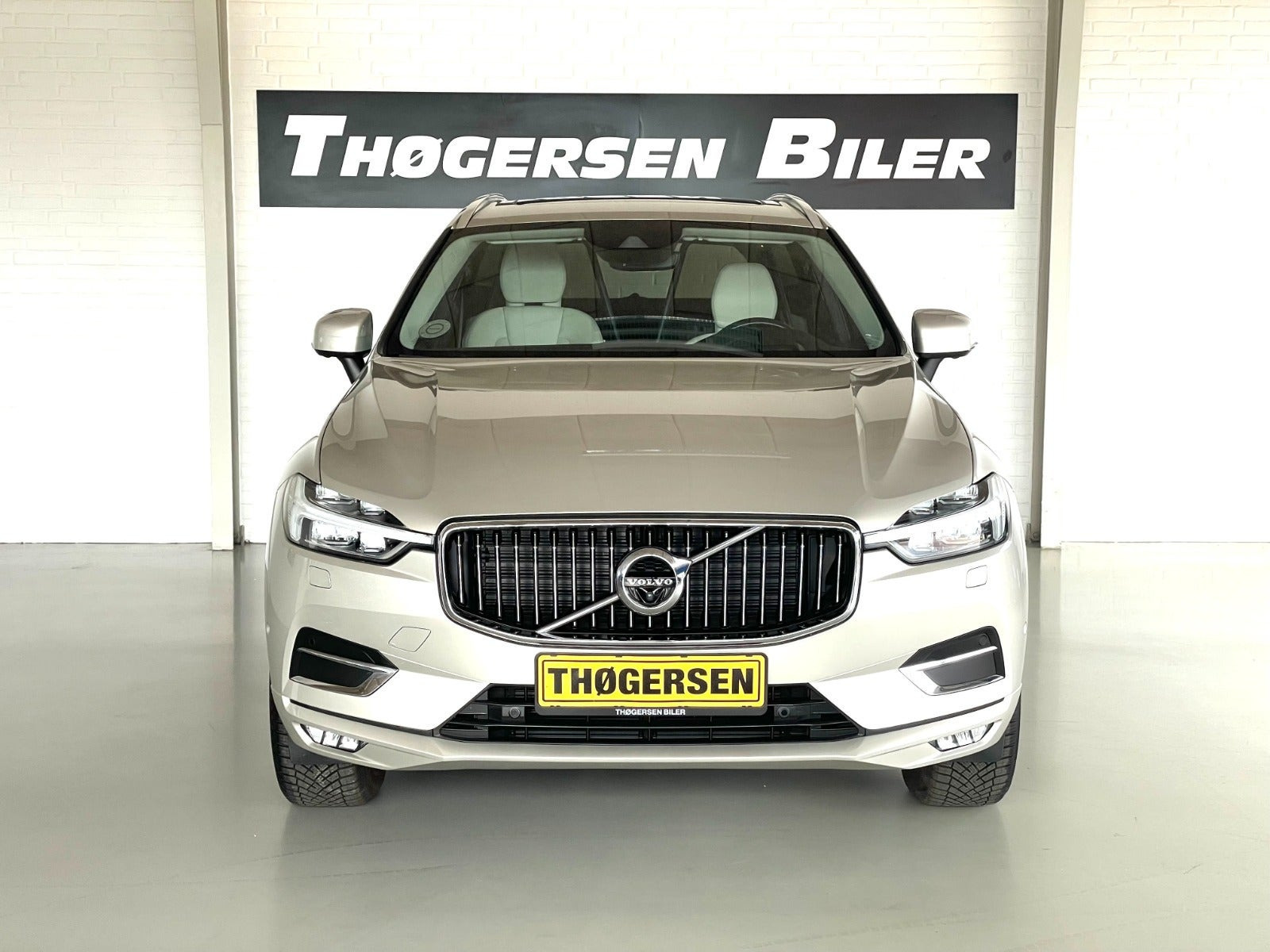 Beige Volvo XC60 fra 2019