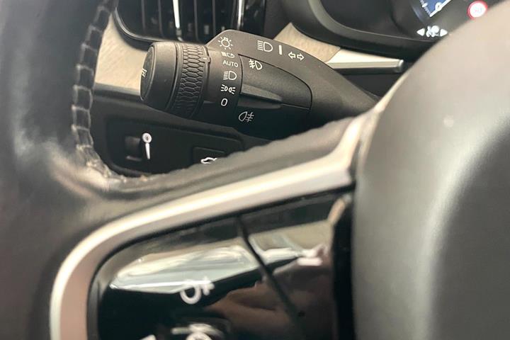 Beige Volvo XC60 fra 2019