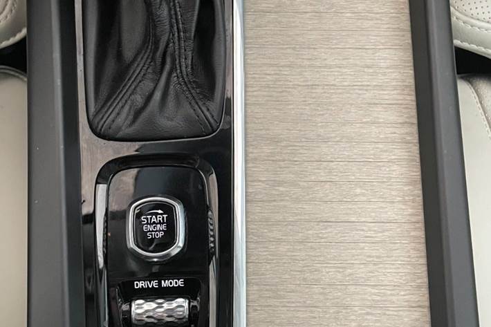 Beige Volvo XC60 fra 2019