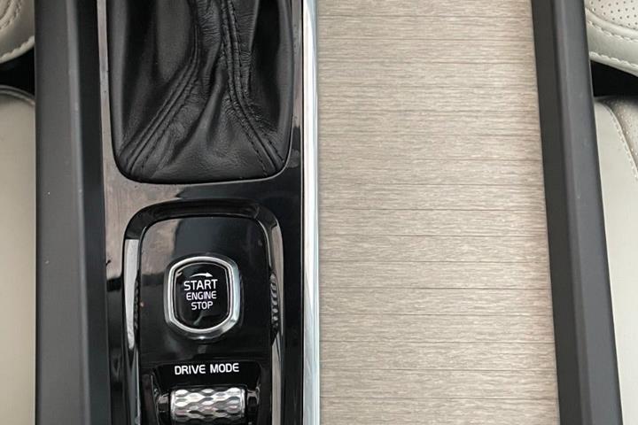 Beige Volvo XC60 fra 2019