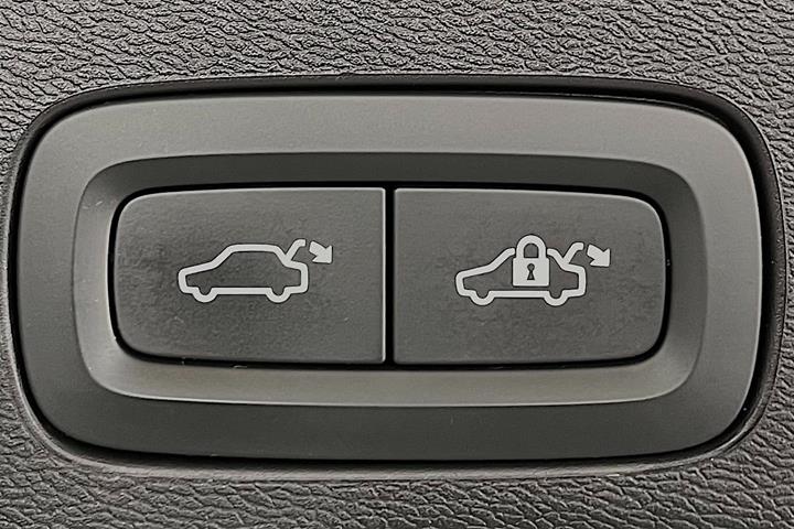 Beige Volvo XC60 fra 2019