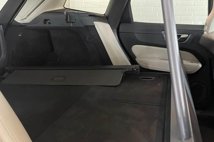 Beige Volvo XC60 fra 2019