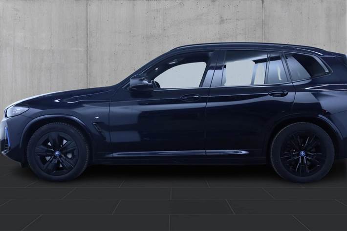 Sort BMW iX3 fra 2024