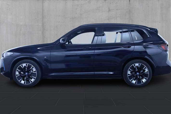 Sort BMW iX3 fra 2024