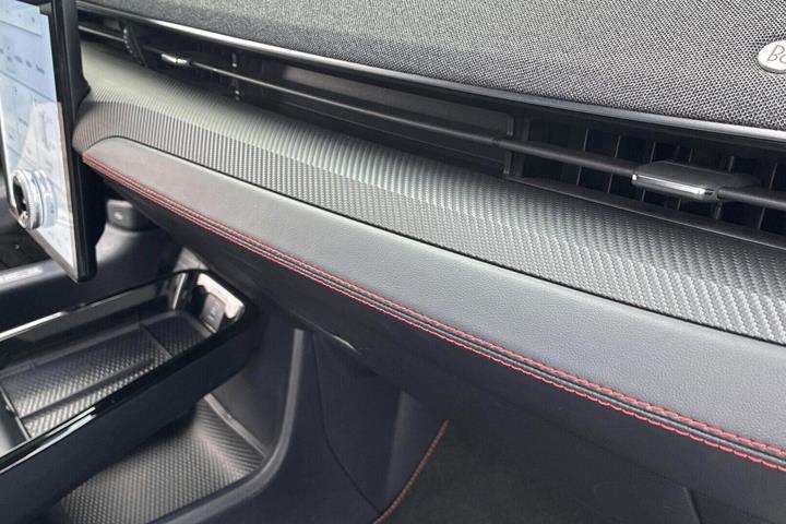 Sort Ford Mustang Mach-E fra 2021