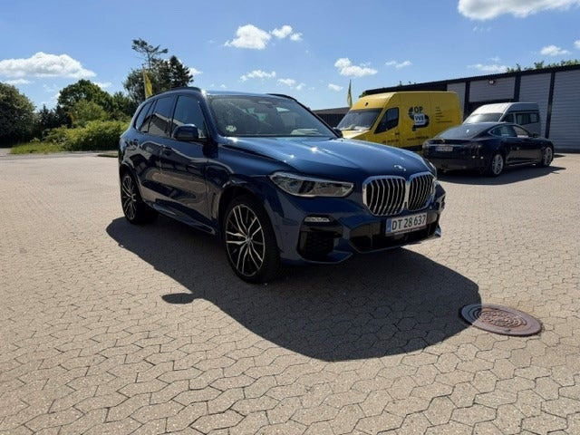 Blå BMW X5 fra 2021