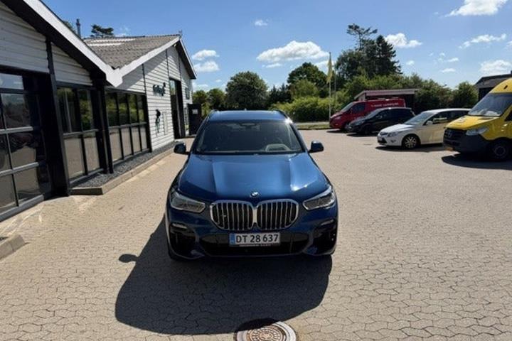Blå BMW X5 fra 2021