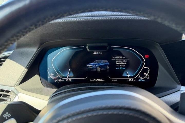 Blå BMW X5 fra 2021