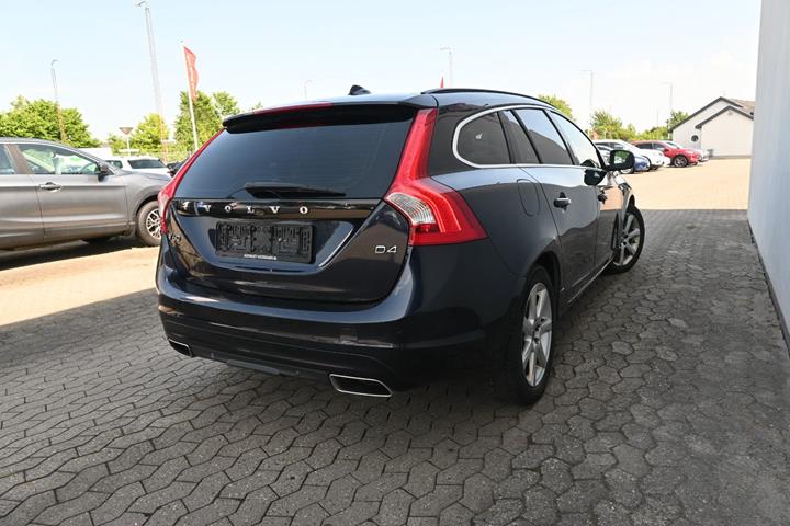 Blå Volvo V60 fra 2017
