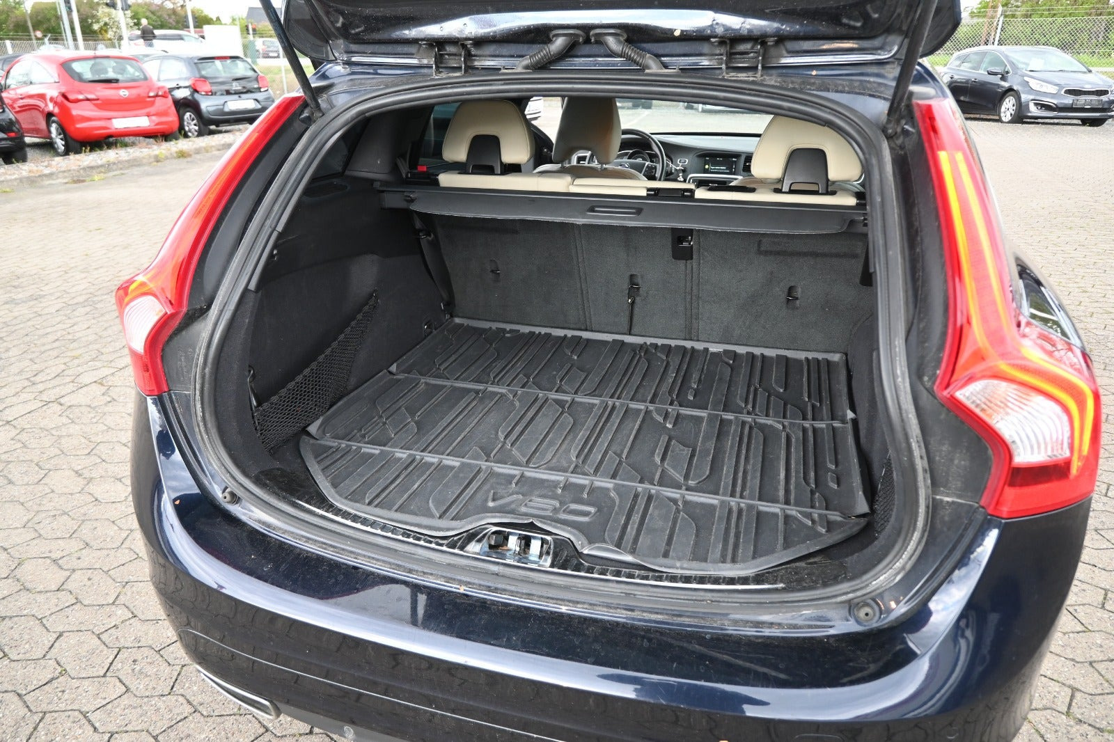 Blå Volvo V60 fra 2017