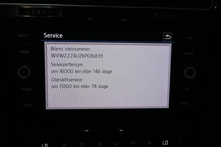 Grå VW Golf VII fra 2019