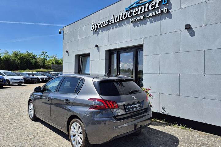 Sort Peugeot 308 fra 2020